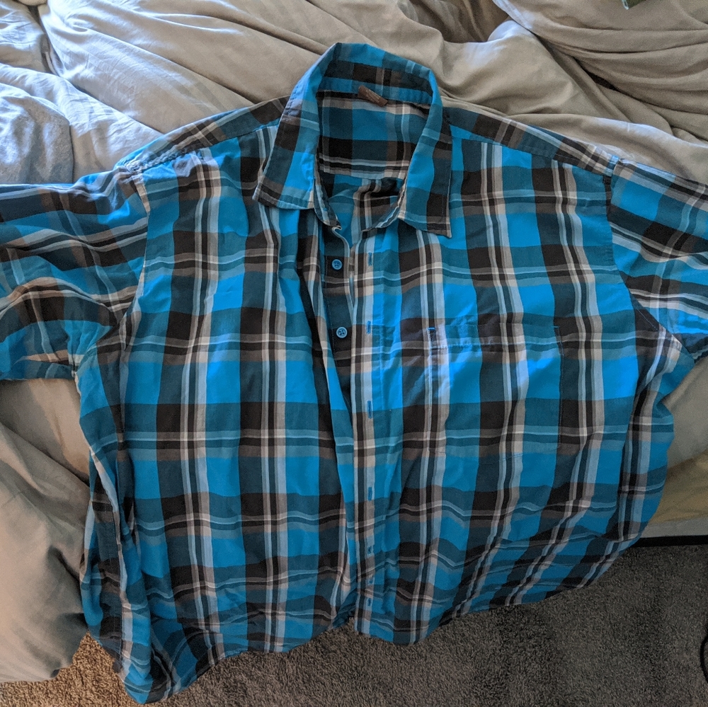 Button down short sleeve shirt